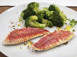 Filets De Rouget Barbet Et Ses Brocolis A La Vapeur Sb N Devient La Ferme D Alice Filets De Rouget Recettes Saines Et Gourmandes Rouget