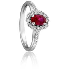 Bagues de fiançailles de qualité ✅ juste prix ✅ service client le rubis offre également une palette de rouge assez large, pouvant aller d'un rose fuchsia à un rouge. Bague Hedone Bague Or Blanc Et Rubis Bague De Fiancailles Ocarat