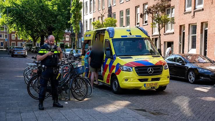 Man steekt twee willekeurige voorbijgangers neer in Rotterdam -  Socialnieuws.nl
