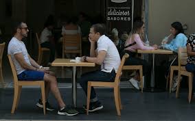 Cdmx.mientras que el gobierno de la cdmx dijo que seguiría el semáforo verde, salud la puso en de acuerdo con la ssa, la ciudad de méxico se encuentra en semáforo epidemiológico amarillo. Continua En Semaforo Amarillo La Cdmx Aumentan Horario En Restaurantes Y Aforo En Gimnasios Aristegui Noticias