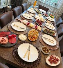 Melek Kasapoglu Adli Kullanicinin Serpme Kahvalti Panosundaki Pin Yemek Sunumu Yemek Kahvalti