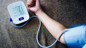 Ni a 120 ni a 80: ¿a cuánto se debe tener la tensión a partir de los 60 años ?