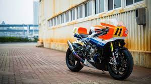 South Korea S Crazy Garage Turned A 2017 Bmw S 1000 Rr Into A Retro Styled 199 Horsepower Supersport The Retro Race Custom Bikes Bmw S1000rr Old Fashioned Bike