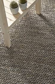 Las Fibras Naturales Como El Yute Son Tendencia Tanto Para Interiores Como Para El Exterior Una Alfombra Como Es Alfombra Yute Alfombras Alfombras Exterior