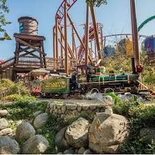 10 Non Disney Theme Parks Worth A Visit Theme Park Disney Theme Parks Water Park Rides