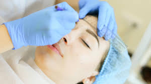 Nun hat die ulknudel ein thro. Aktueller Beauty Trend Haartransplantation Fur Fullige Augenbrauen Leben Wissen Bild De