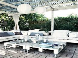 Un choix unique de salon de jardin blanc disponible dans notre magasin. Ambiance Detente Sous La Pergola Avec Ce Salon De Jardin Blanc Fabrique En Palette Avec Banquette Salon De Jardin Palettes Meuble Jardin Palette Meuble Jardin