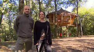 Si l'arbre tombe dans la forêt, ce qu'il produit est une onde de particules qui vibrent dans l'air. Avis Charlotte Et Sylvain De Bienvenue Chez Nous Avec Les Cabanes Nouveautes Tele Com