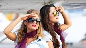 क्या एयर होस्टेस की नौकरी लड़कियों के लिए सुरक्षित है? - फ्लाइंगमोनार्क