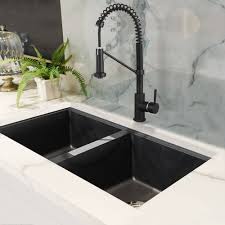 Evier De Cuisine En Granite Noir A Double Cuve Avec Robinet Noir De Style Chef Black Granite Kitchen Composite Kitchen Sinks Kitchen Sink Design