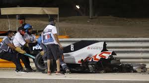 Nico hülkenberg crasht in fernando alonso, der auf dem halo von charles leclerc landet. Formel 1 Diskutiert Nach Grosjeans Horror Crash Uber Sicherheit Motorsport Formel 1