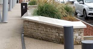 Chaperon De Muret Beton Plat Alentour Chantier Centre Commercial Grand Quetigny Beton Prefabrique Dessus De Muret Pierre Reconstituee