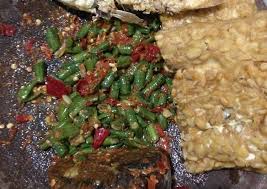 Sambal terasi tomat mentah yang sangat cocok mendampingi ikan bakar dan ikan bakar. I Pinimg Com Originals 79 De B2 79deb2324ed3a22
