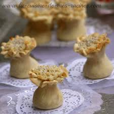 Knidlette Voila Un Gateau Algerien Tout En Finesse Les Knidlettes Une Sorte De Corbeilles Aux Amandes Un Gat Gateau Algerien Recettes De Cuisine Cuisine Juive