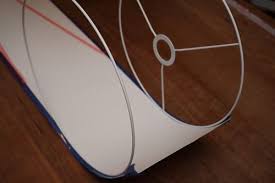 Diy Anleitung Fur Einen Lampenschirm Aus Tapete Lampenschirm Lampe Diy Anleitungen