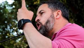 La contundente repuesta de una divulgadora científica al tuit de Vox en  apoyo a Hungría: "Sois homófobos"