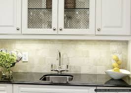 29 Ivory Travertine Backsplash Tile Ideas Natural Design Style Kitchen Renovation Backsplash Designs Beige Kitchen