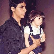 Shahrukh khan's kids suhana khan, aryan khan and abram headed to alibaug with ananya panday and few more friends to ring in new year. Why Was Shah Rukh Khan S Son Abram Born Through Surrogacy Who Was Abram S Surrogate Mother And Is Gauri Khan The Biological Mother Of Abram Why Did Shah Rukh Opt For A Surrogate