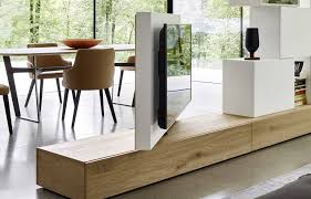 Eine fernsehwand sollte noch platz für peripheriegeräte bieten und kann mit einem sideboard erweitert werden. Wir Zeigen Ihnen Unsere Top 7 Der Tv Mobel Trends Fur 2019