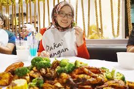 Warga shah alam gemar pegi berbelanja di uptown kerana dapat tawaran harga terbaik. Ombak Kitchen Seafood Shell Out Best Di Shah Alam Lovely Bee