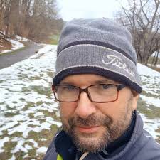 Earlier today, Blue Jays pitcher R.A. Dickey acknowledged his Burger King  doppelganger by posting this meme