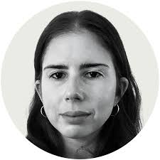 Hilary Moss's Instagram, Twitter & Facebook