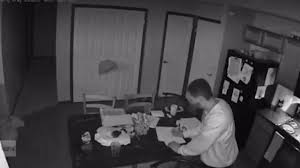 دخل حافي القدمين ووقف يتمعن بها نائمة.. كاميرا مراقبة منزلية ترصد أغرب موقف  لرجل مجهول اقتحم منزلًا