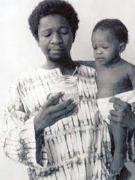 Wole soyinka was born akinwande oluwole babatunde soyinka, on friday, the 13th of july, 1934 in the. Wole Soyinka With His Daughter Moremi In 1963 Source Academy Of Acievement Happy Father Sday Photo Father