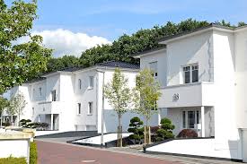 Die wohnung unterteilt sich in ein schlafzimmer, ein kinderzimmer , ein vollbad, die küche und das wohnzimmer von dem aus sie auf den balkon gelangen. Immobilienangebote Carina Paysan Kruse Immobilien Bad Zwischenahn