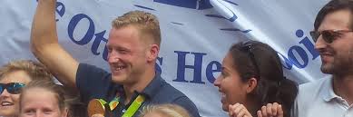 He competed on the fina 10km marathon swimming world cup pro circuit since 2012. Dolblije Weertman Gehuldigd In Naarden Genieten Nh Nieuws