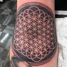 Dessin tatouage cheville femme, le plus beau tatouage femme, le fleur de lotus s… Geometric Mandala Dot Work Tattoo Novocom Top
