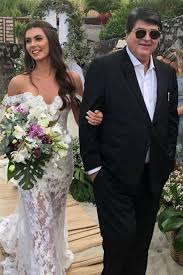 Vicente trabalhou com o senador jorge kajuru. Leticia Datena Se Casa No Litoral De Sao Paulo E Entra Na Cerimonia Com O Pai Famosos Extra Online