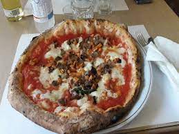 We had a margherita and a. Pizzeria Di Napoli Neapel Fuorigrotta Menu Preise Restaurant Bewertungen Tripadvisor