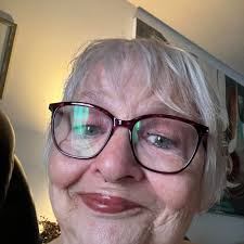 American Idol” winner Fantasia Barrino has signed her North Carolina  mansion over to the bank after failed attempts to sell it, according to  TMZ. More: http://on.myfox8.com/AeBbDsM