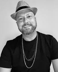 Kim Barna's Instagram, Twitter & Facebook