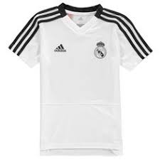 Sinds 1940 prijkt het welbekende logo van real madrid op de borst van de spelers. 59 Real Madrid T Shirt Football Ideas Real Madrid Football Club Real Madrid Real Madrid Football