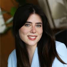 Jennifer Spink's Instagram, Twitter & Facebook