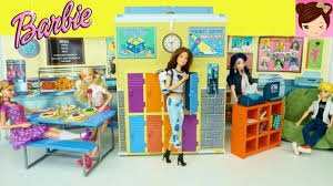 Juega gratis a este juego de armas y demuestra lo que vales. Barbie Doll Highschool Playset Cafeteria Doll Lockers And Computer Roo Barbie Toys Barbie Dolls Barbie Doll House