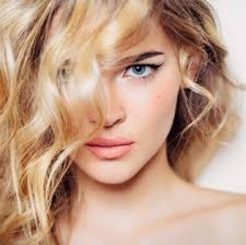 Este pack incluye todo lo que necesitan las chicas de pelo rizado para  tener unos rizos definidos y sin encrespamiento por poco más de 10 euros