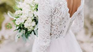 Mit und ohne hochzeitskleid nackt. Nackt Brautkleider Der Hochzeitstrend 2019 Brigitte De