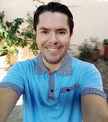 Anoche te soñé de nuevo. Amo que aparezcas. Te abrazo, te beso, y aprovecho  el momento para decirte que te amo. Dejo de extrañarte, y me excito. Dejo  de llorarte, y sonrío. ¿