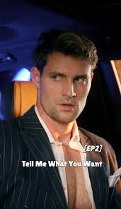 The orphan Lu Mingyue, adopted by the Lu family, once had three doting  older brothers and a happy life. However, everything changed when the Lu  family's biological daughter, Lu Xingchen, returned home.