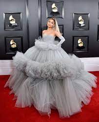 This weekend, grande is up for five awards at the 2020 grammys. Grammys 2020 Die Spektakularsten Looks Der Stars Brigitte De