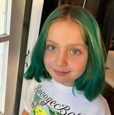 Laura Naff's Instagram, Twitter & Facebook