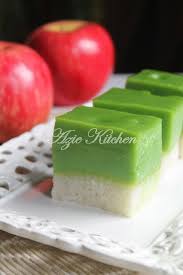 It's a type of nyonya dessert that is normally eaten as a snack and served with other types of beautiful and colorful kuihs. Owh La La Kuih Talam Seri Muka Asian Desserts Malaysian Dessert Kaya Recipe