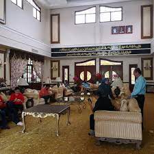 Ali dan ketua pegawai eksekutif tnb, datuk ir. Gambar Kediaman Rasmi Ketua Menteri Melaka Viral Dan Undang Pelbagai Reaksi Netizen