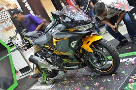 Kalau dibandingkan di indonesia, ternyata harga di malaysia ini lebih mahal sob. Kawasaki Motors Malaysia Lancar Ninja 250 2018 Rm23 071 Mekanika