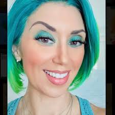 What is the family church in Jupiter Farms like and do they have programs  for teens?