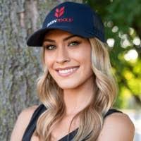 Amanda Currell's Instagram, Twitter & Facebook