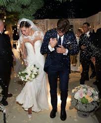 Ora è la stessa showgirl, con un video su instagram, a confermare che le cose tra i due non vanno più bene. Belen Rodriguez E Stefano De Martino Foto Matrimonio 12 31 Matrimoni Di Celebrita Matrimonio Vestito Da Sposa